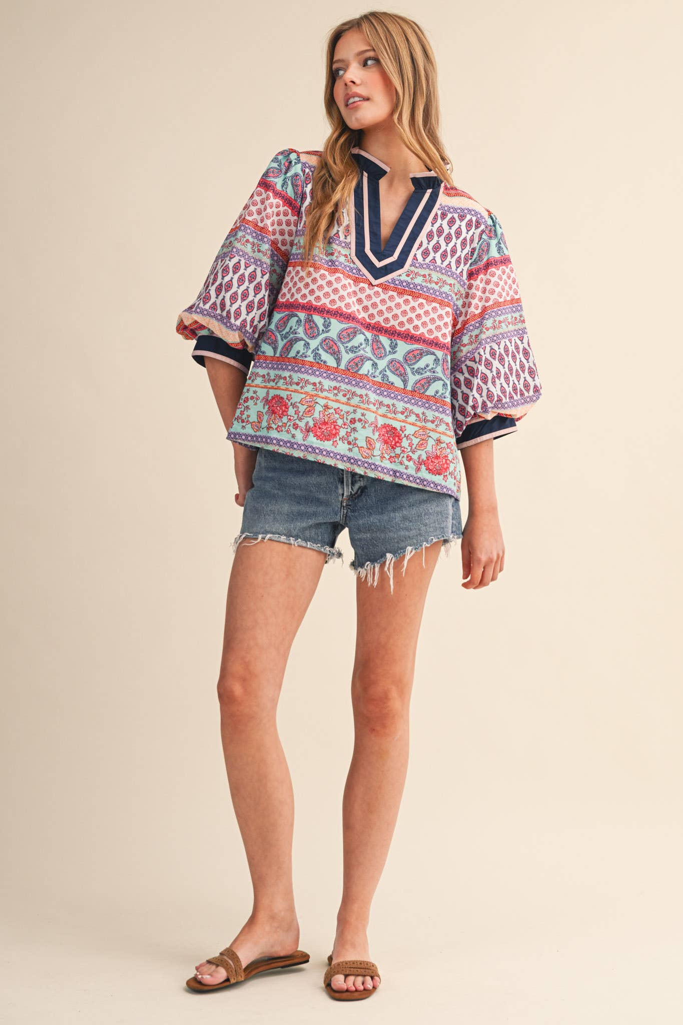 EXCLUSIVE PRINT BUBBLE SLEEVE V NECK TOP