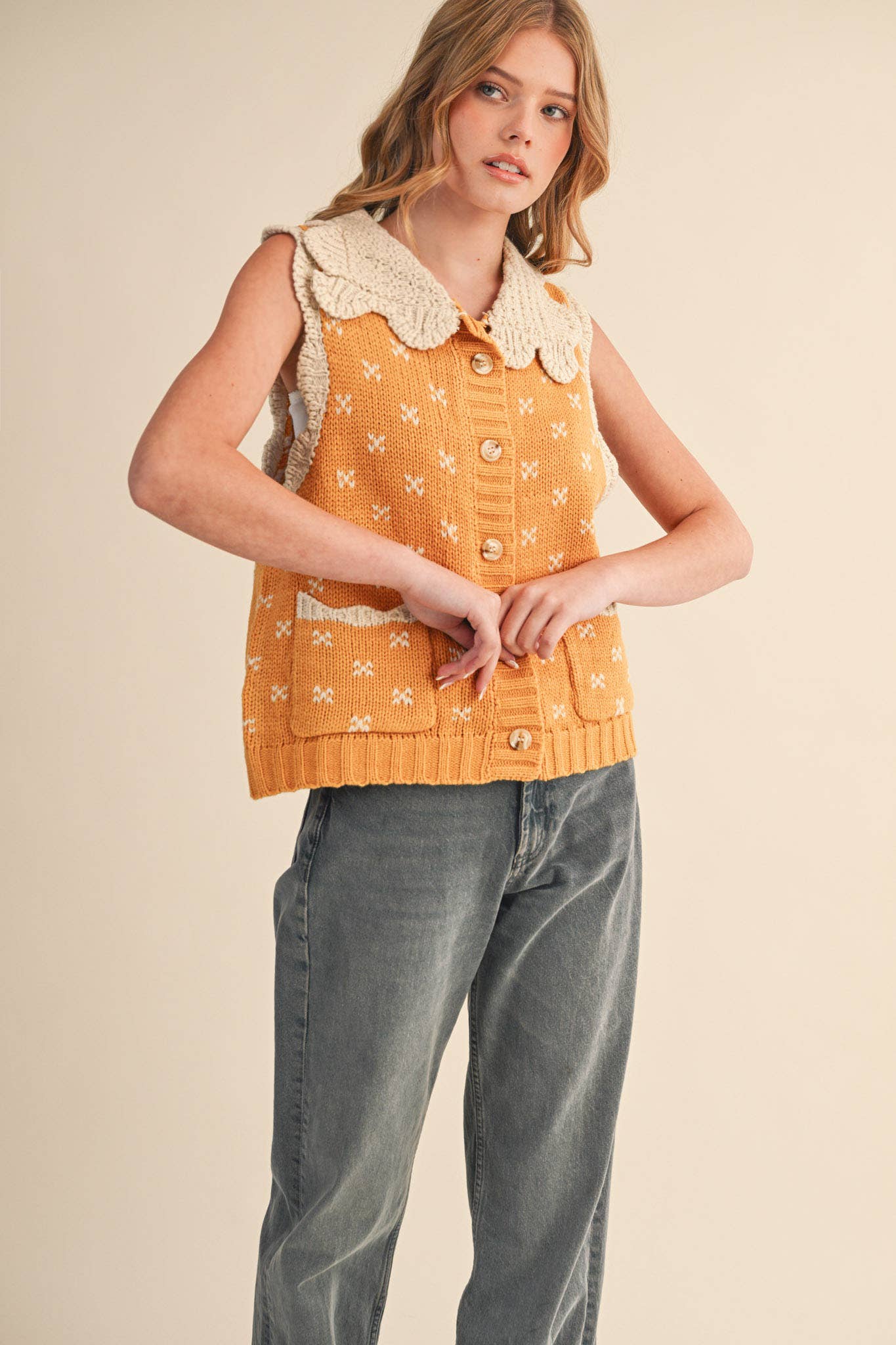 DOLL COLLAR SWEATER VEST