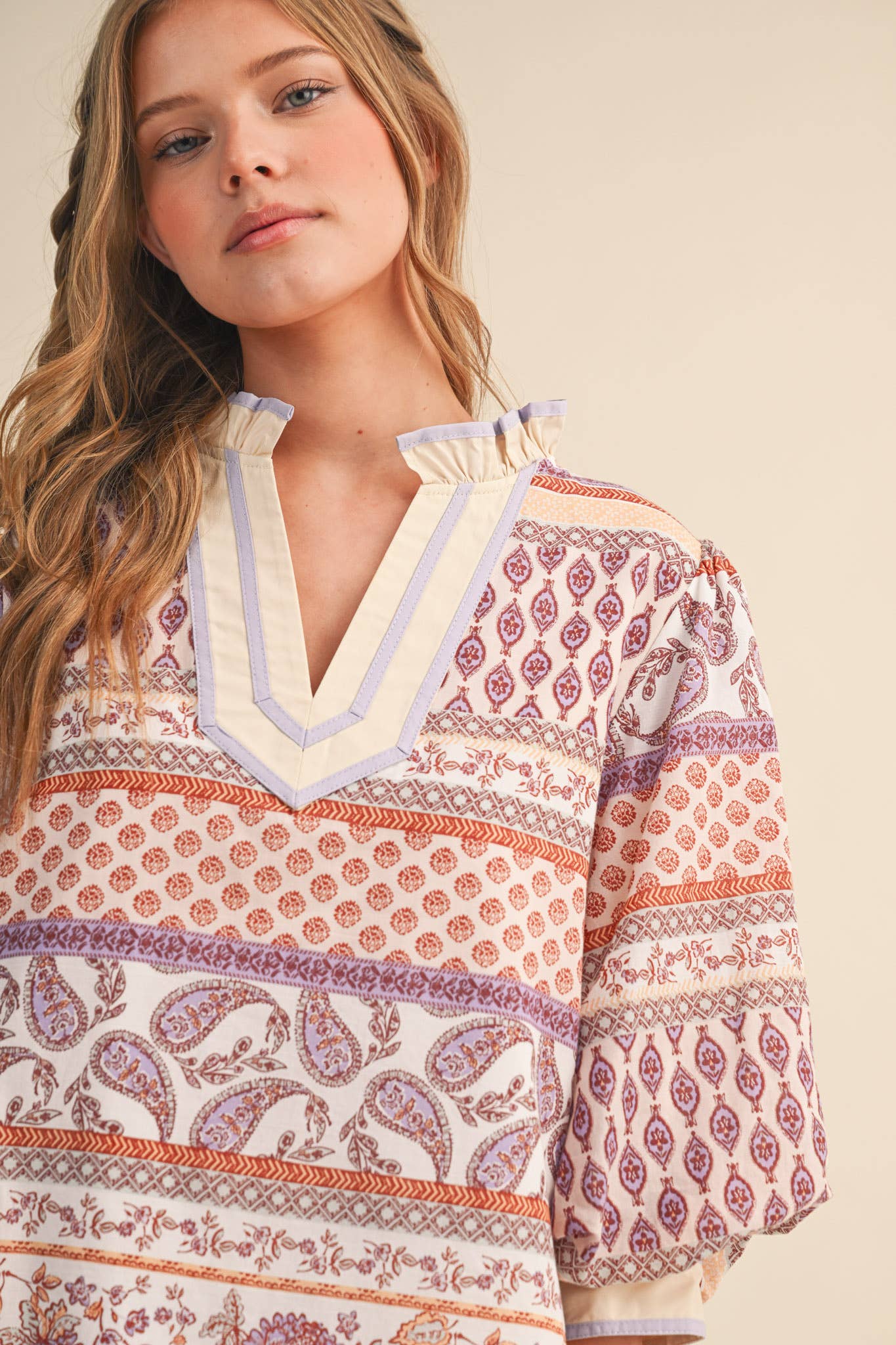 EXCLUSIVE PRINT BUBBLE SLEEVE V NECK TOP