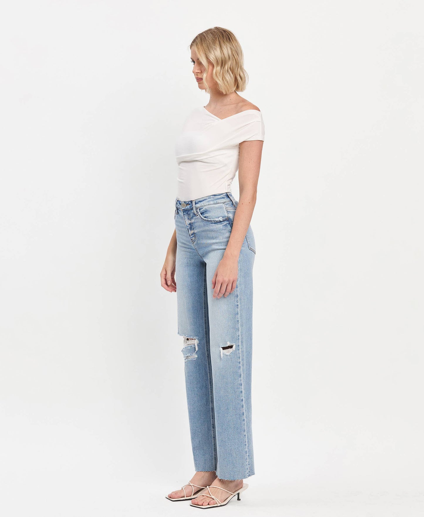 HIGH RISE CLEAN CUT RAW HEM WIDE LEG JEANS