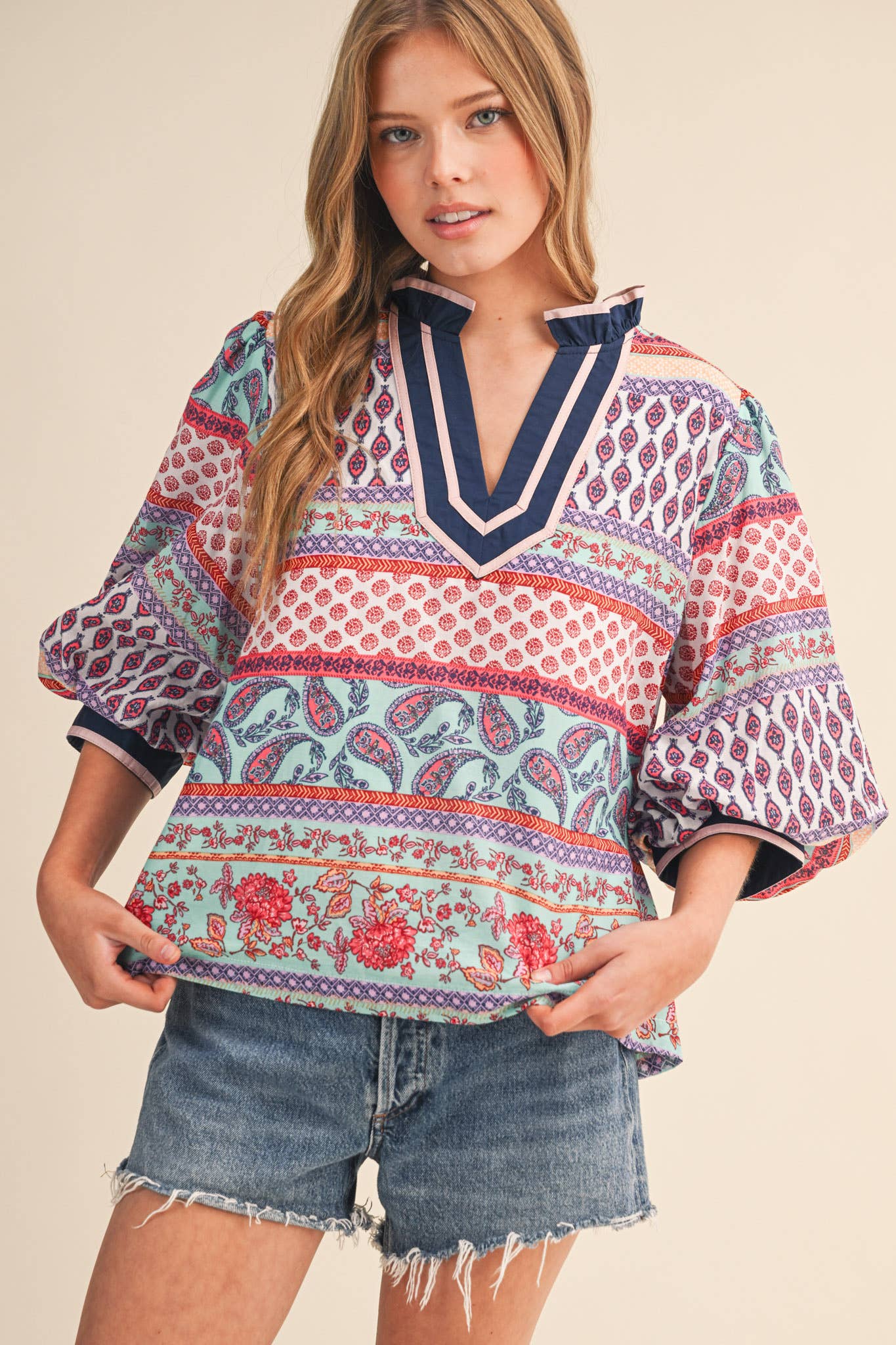 EXCLUSIVE PRINT BUBBLE SLEEVE V NECK TOP