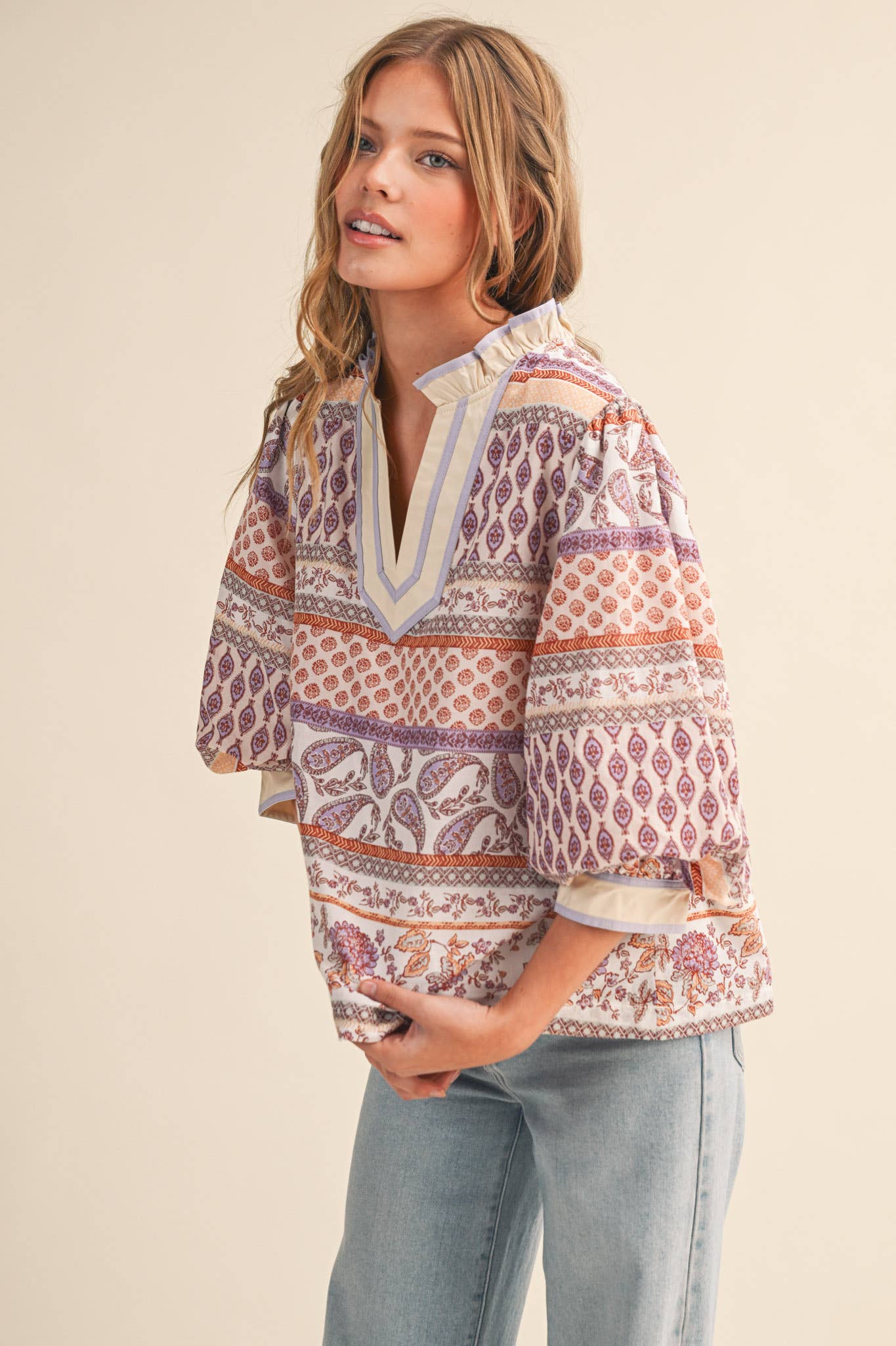 EXCLUSIVE PRINT BUBBLE SLEEVE V NECK TOP