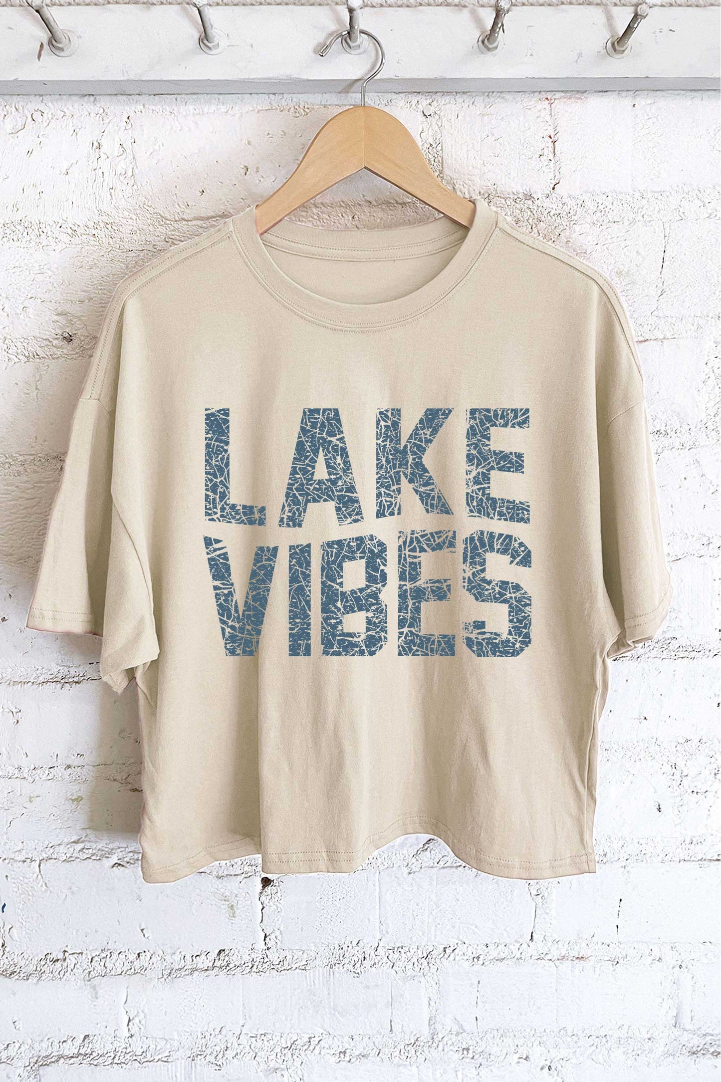 LAKE VIBES GRAPHIC LONG CROP TOP