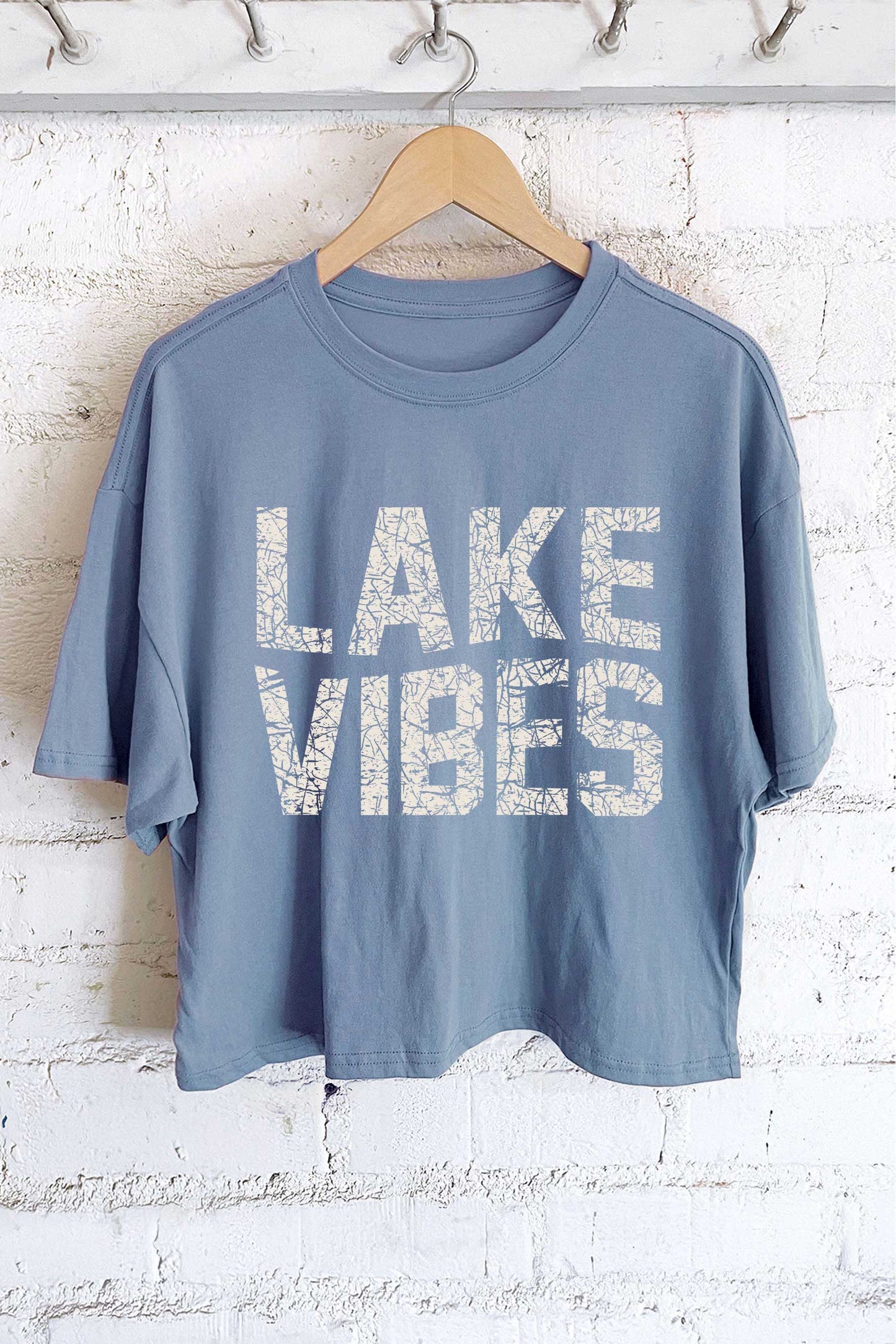 LAKE VIBES GRAPHIC LONG CROP TOP