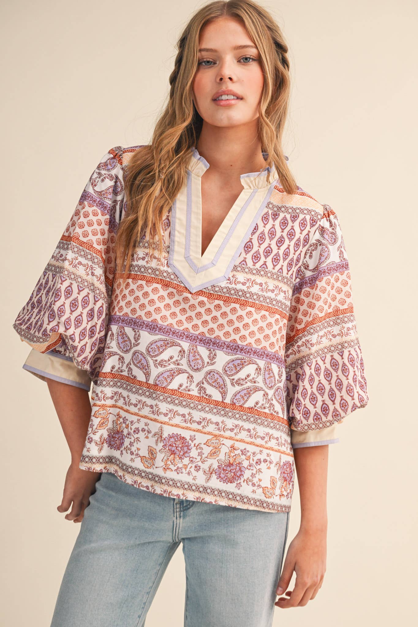 EXCLUSIVE PRINT BUBBLE SLEEVE V NECK TOP