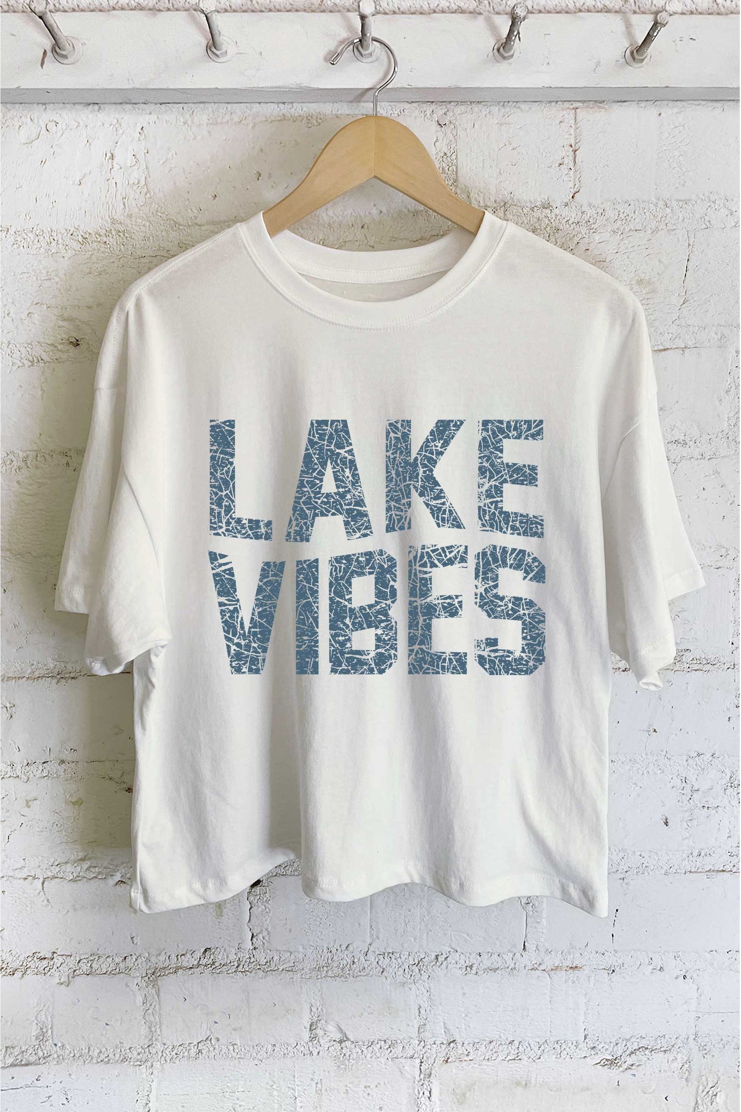 LAKE VIBES GRAPHIC LONG CROP TOP