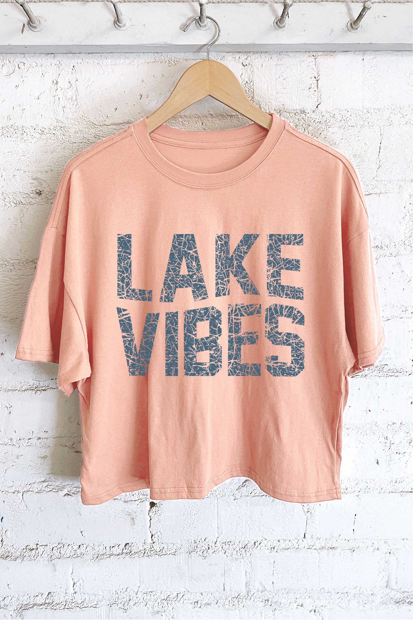 LAKE VIBES GRAPHIC LONG CROP TOP