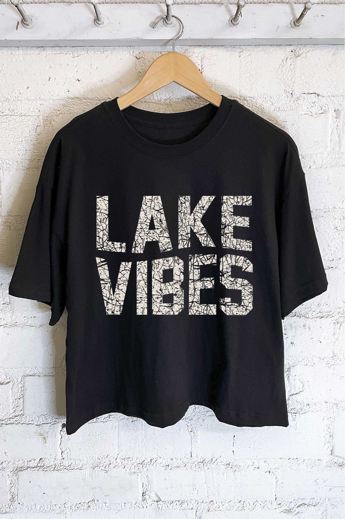 LAKE VIBES GRAPHIC LONG CROP TOP