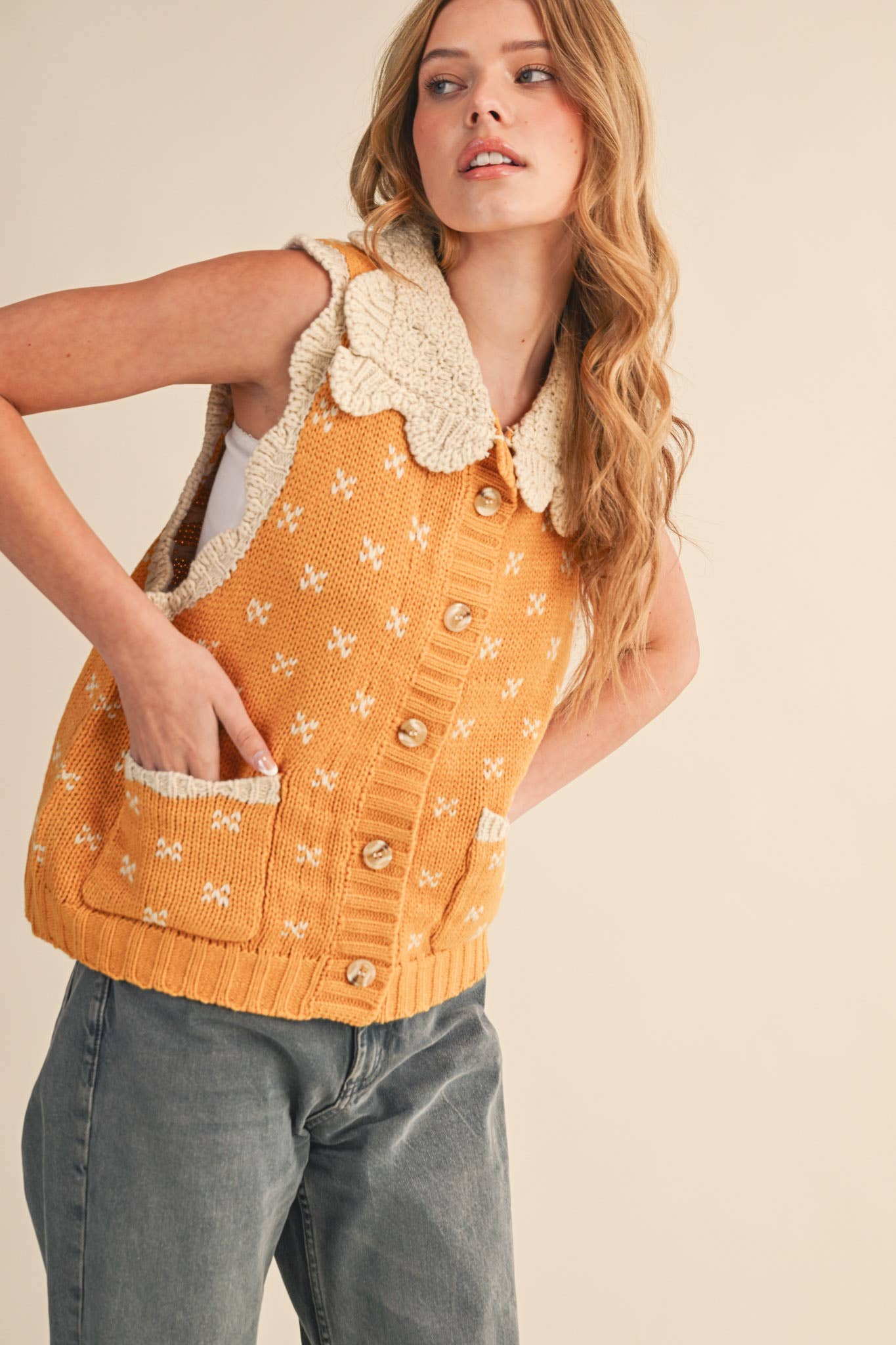 DOLL COLLAR SWEATER VEST
