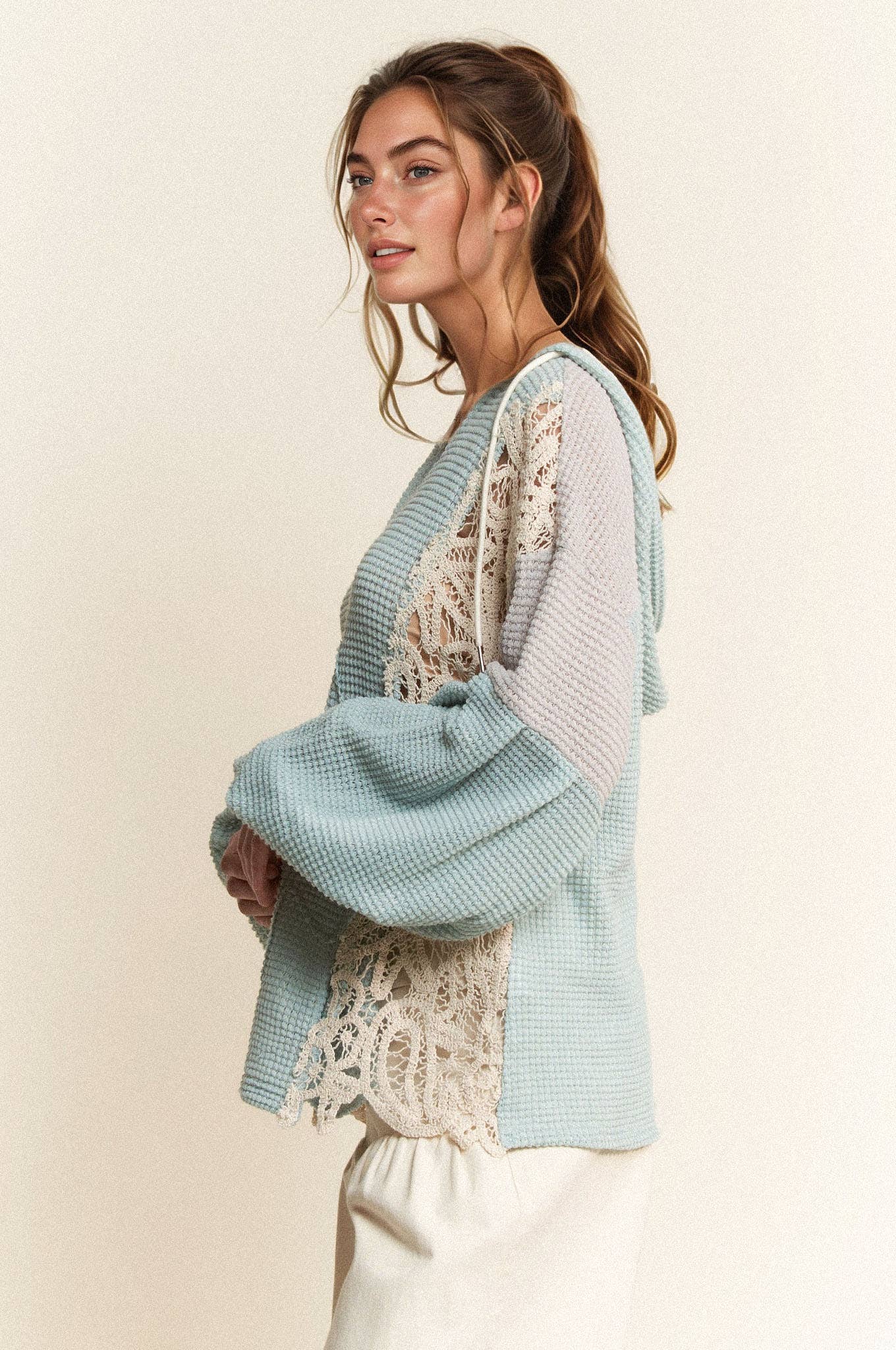 HOODIE OVERSIZED KNNIT TOP WITH FLOWER PATCH