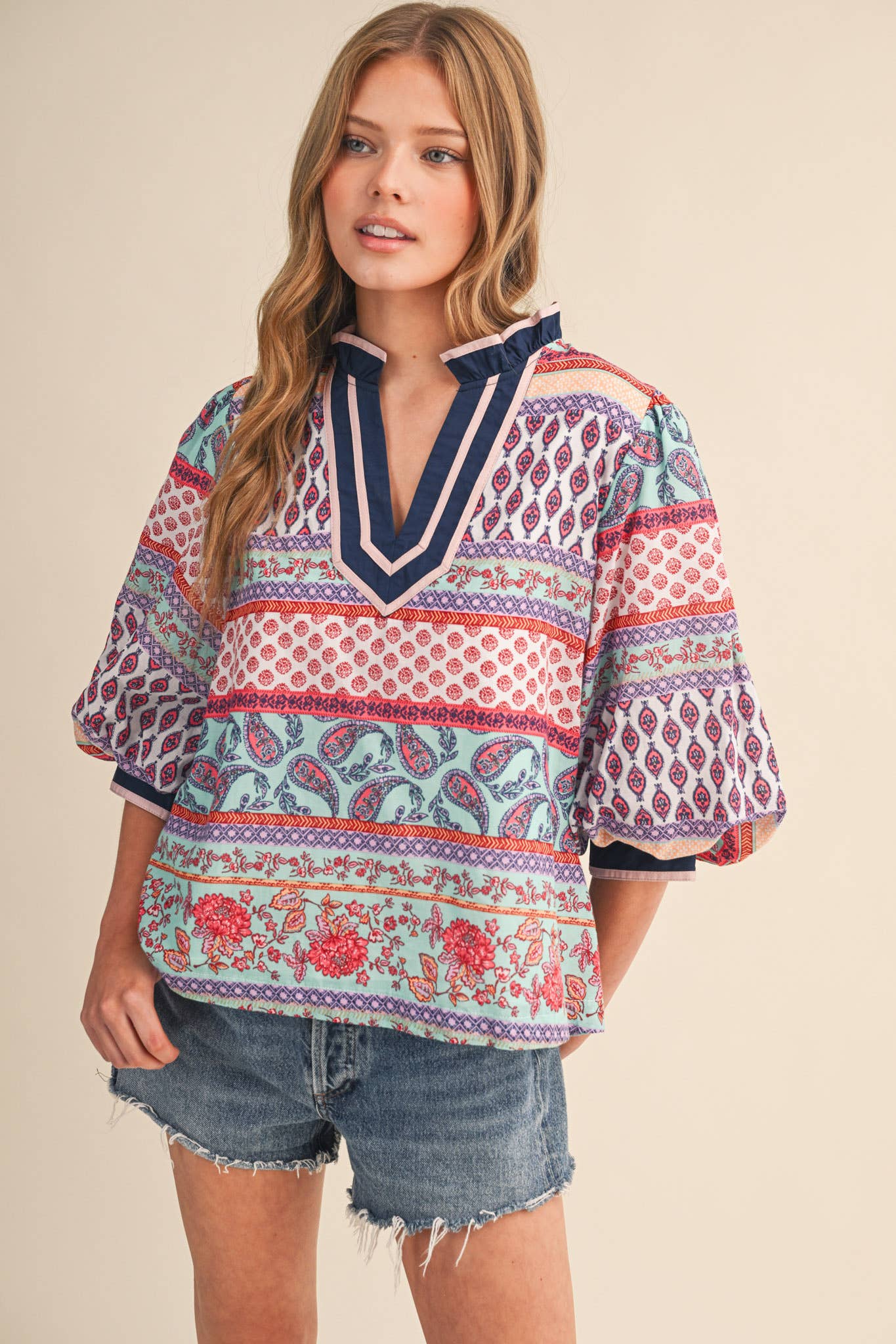 EXCLUSIVE PRINT BUBBLE SLEEVE V NECK TOP