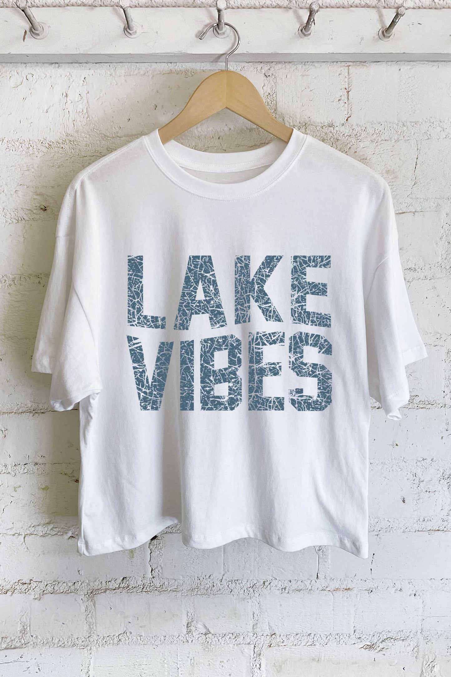 LAKE VIBES GRAPHIC LONG CROP TOP