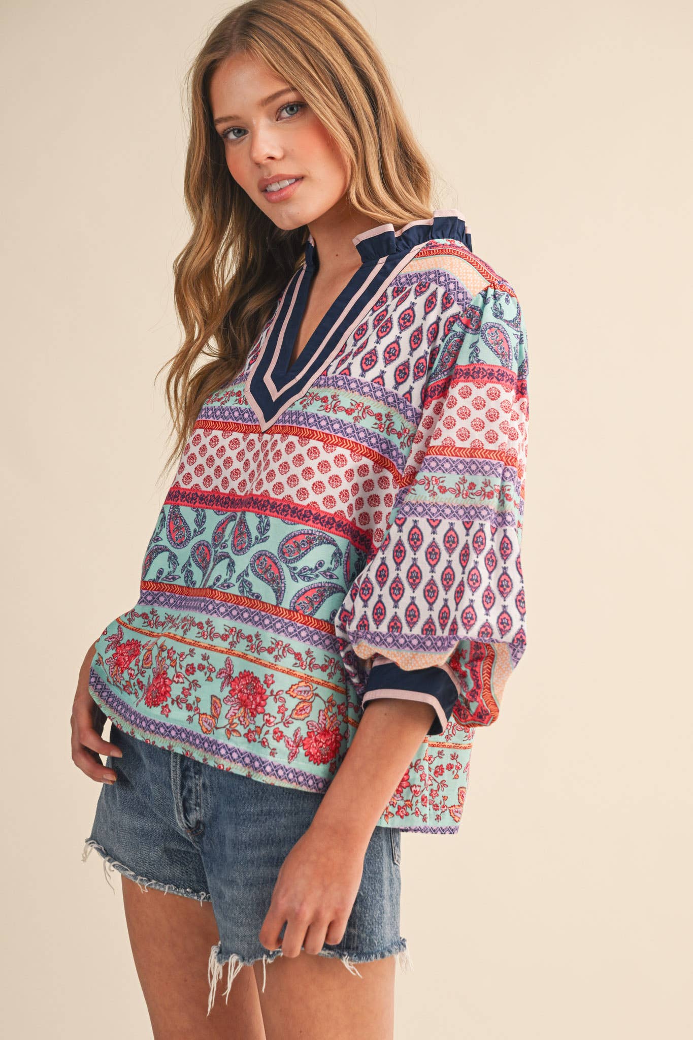 EXCLUSIVE PRINT BUBBLE SLEEVE V NECK TOP