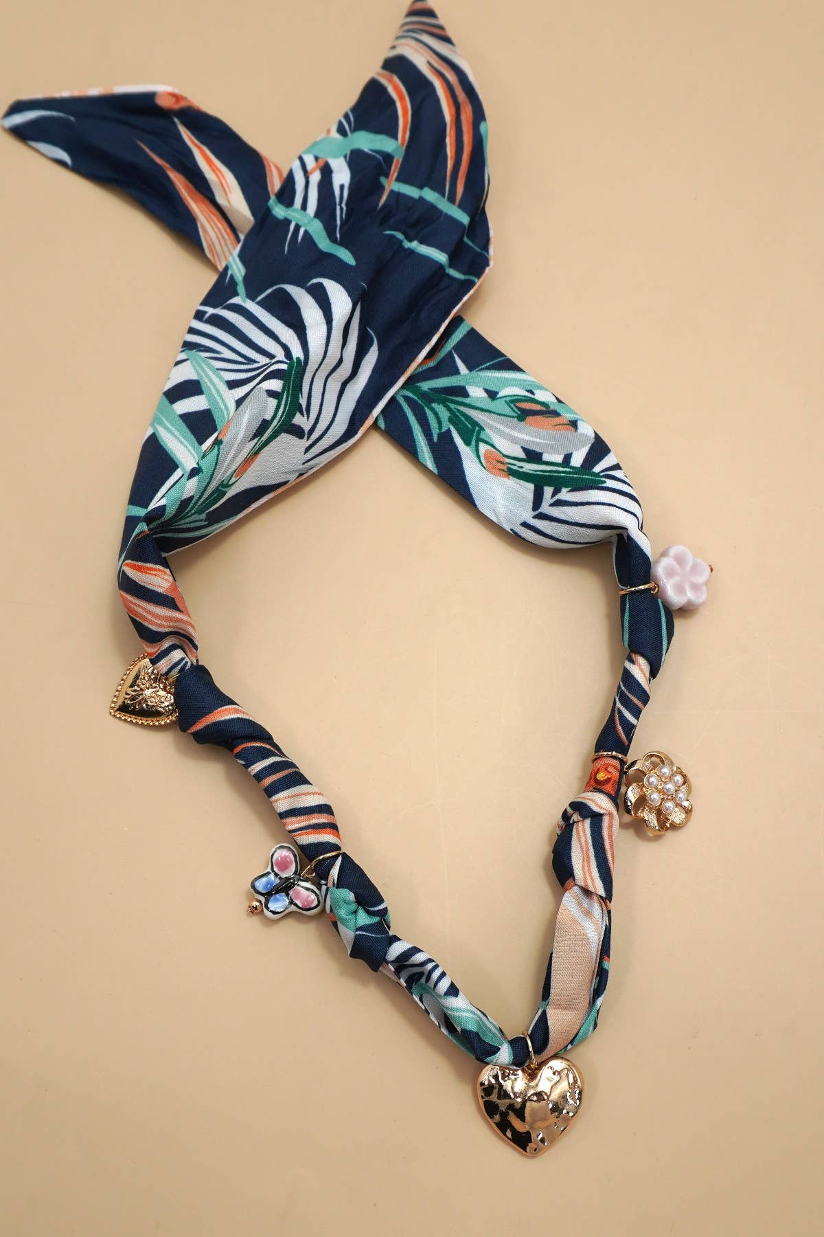 SCARF CHARM NECKLACE-HEART FLOWER CERAMIC FLORAL