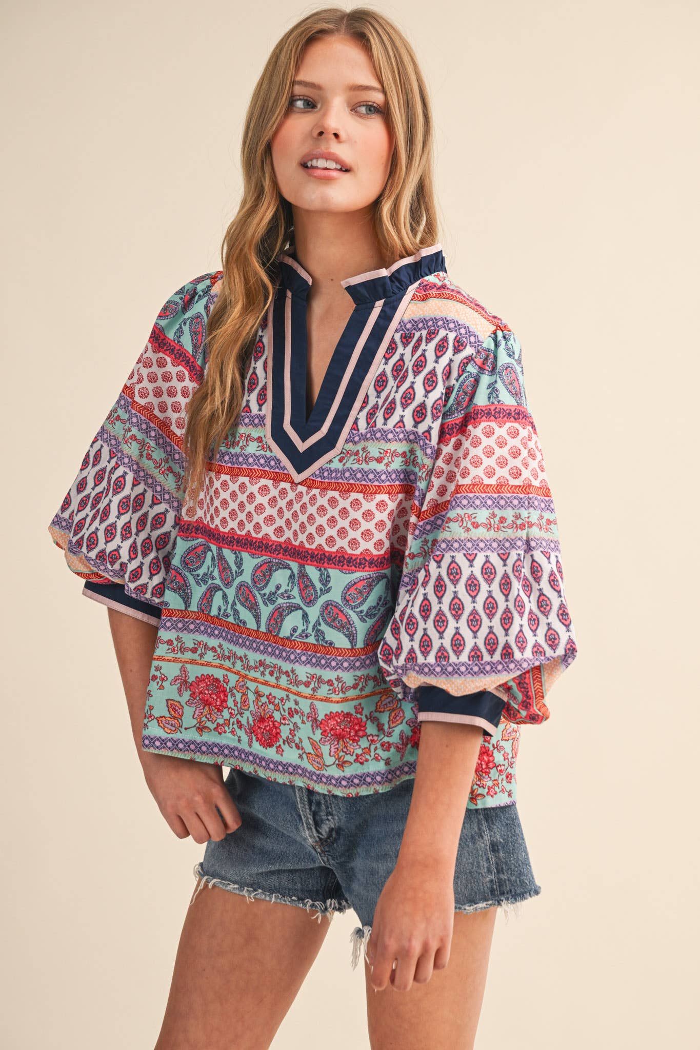 EXCLUSIVE PRINT BUBBLE SLEEVE V NECK TOP