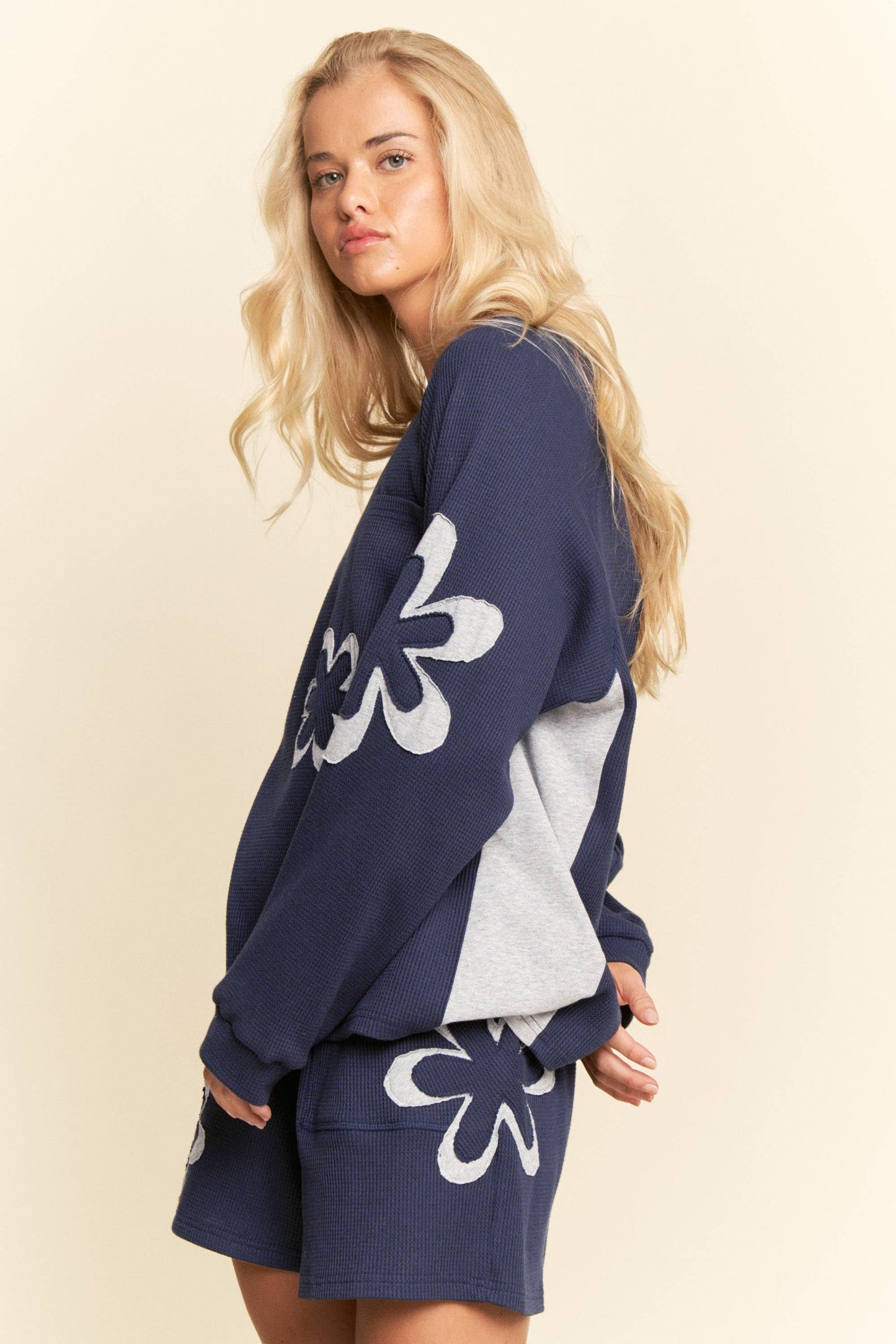 PATCH FLORAL THERMAL KNIT SHORTS