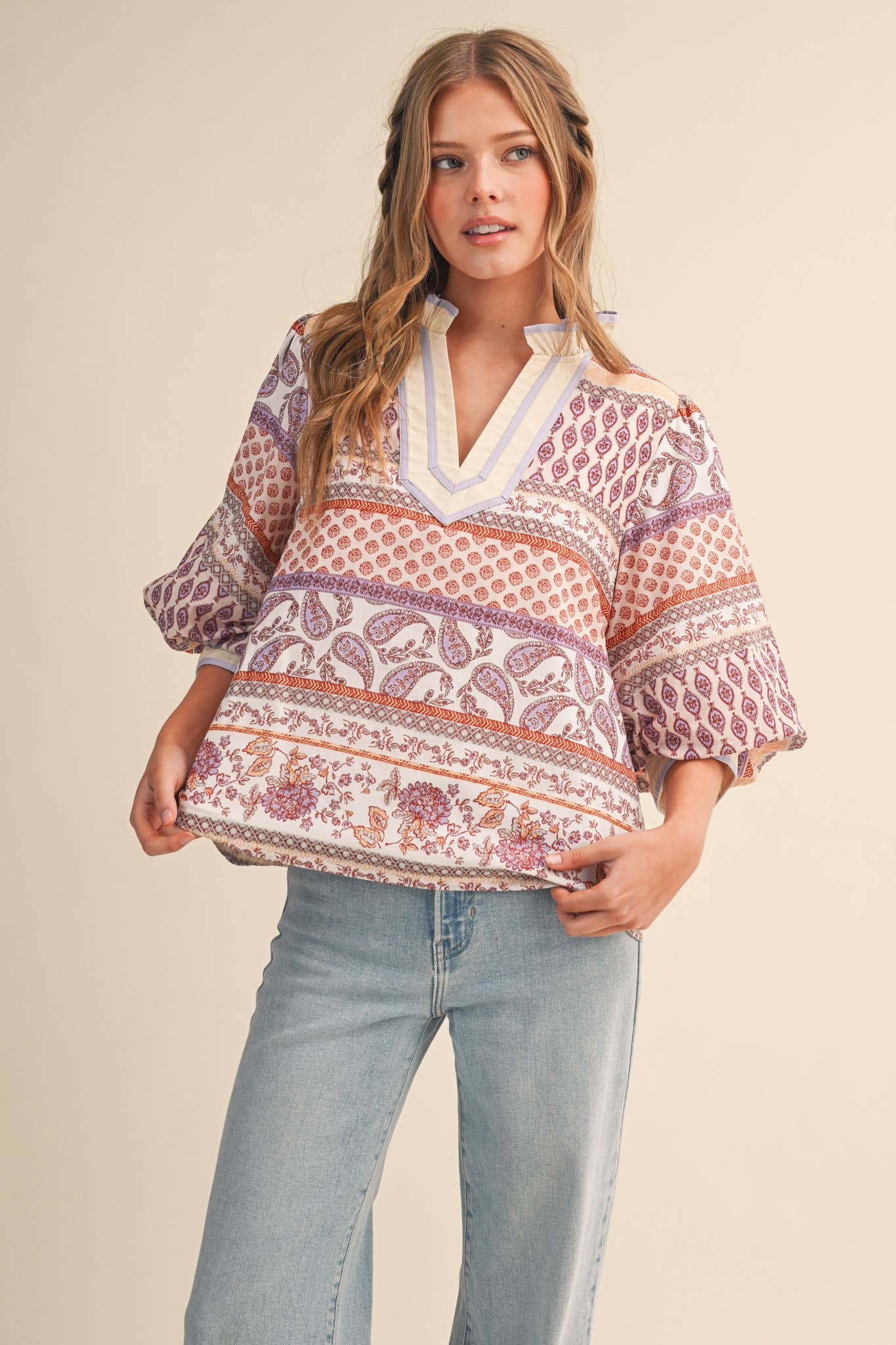EXCLUSIVE PRINT BUBBLE SLEEVE V NECK TOP
