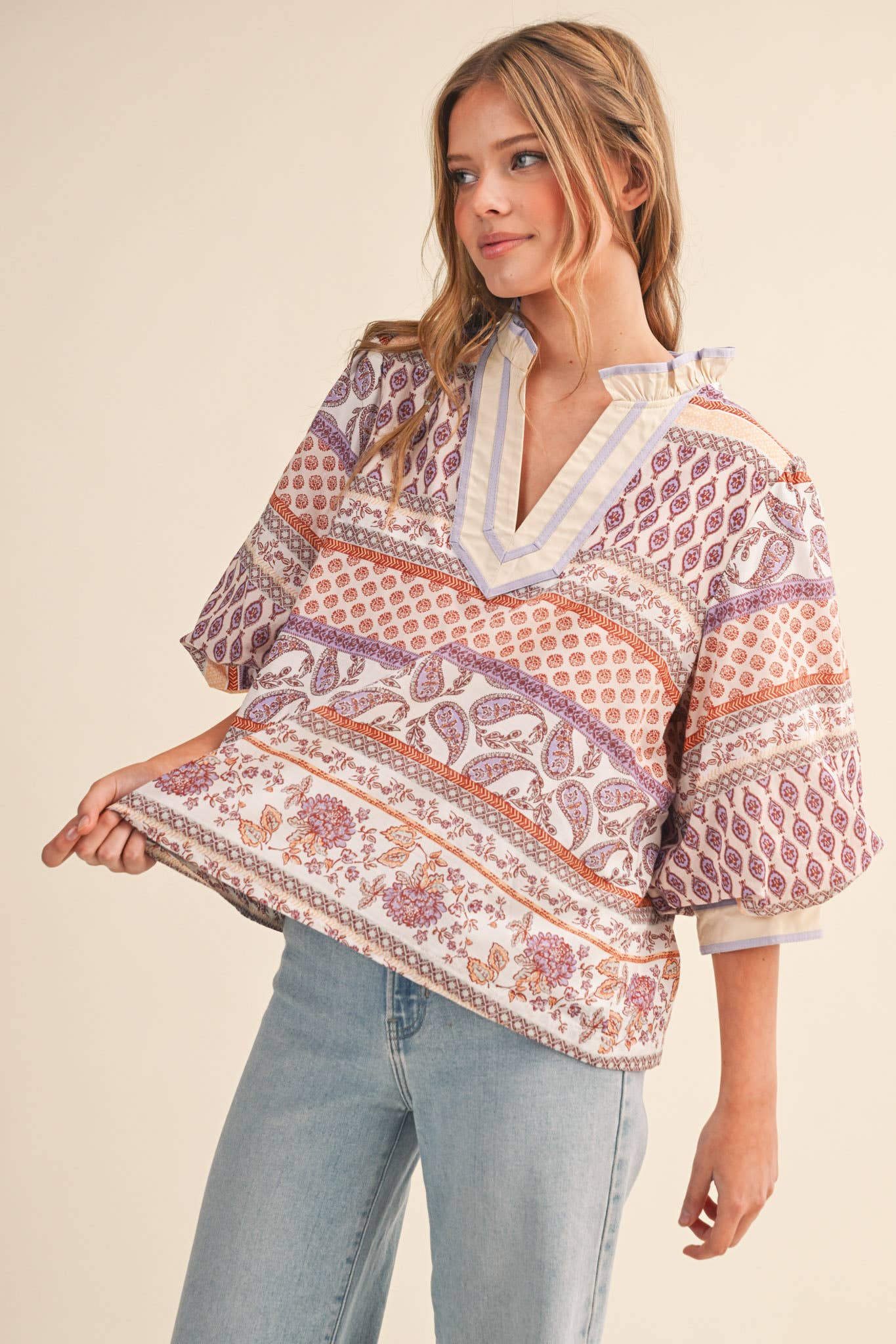 EXCLUSIVE PRINT BUBBLE SLEEVE V NECK TOP