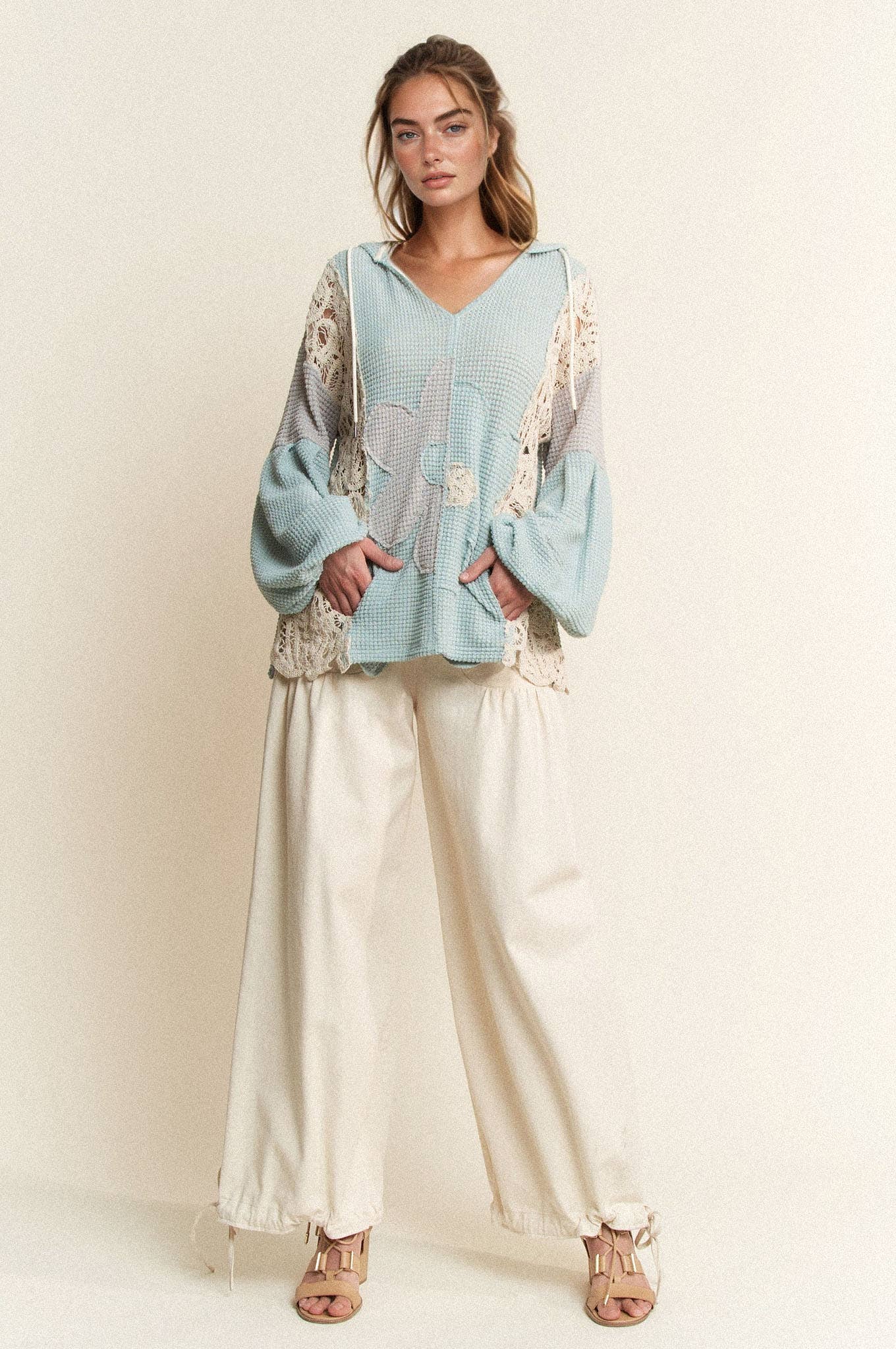 HOODIE OVERSIZED KNNIT TOP WITH FLOWER PATCH