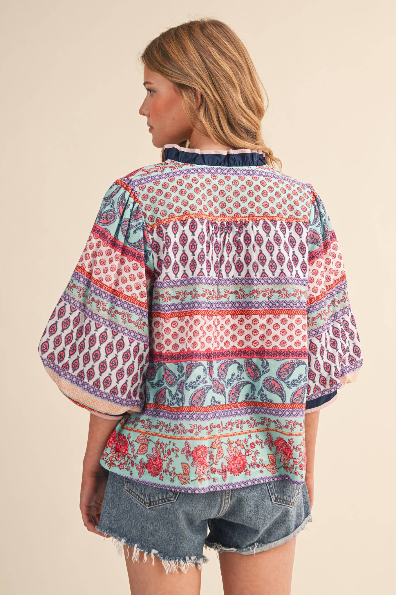 EXCLUSIVE PRINT BUBBLE SLEEVE V NECK TOP