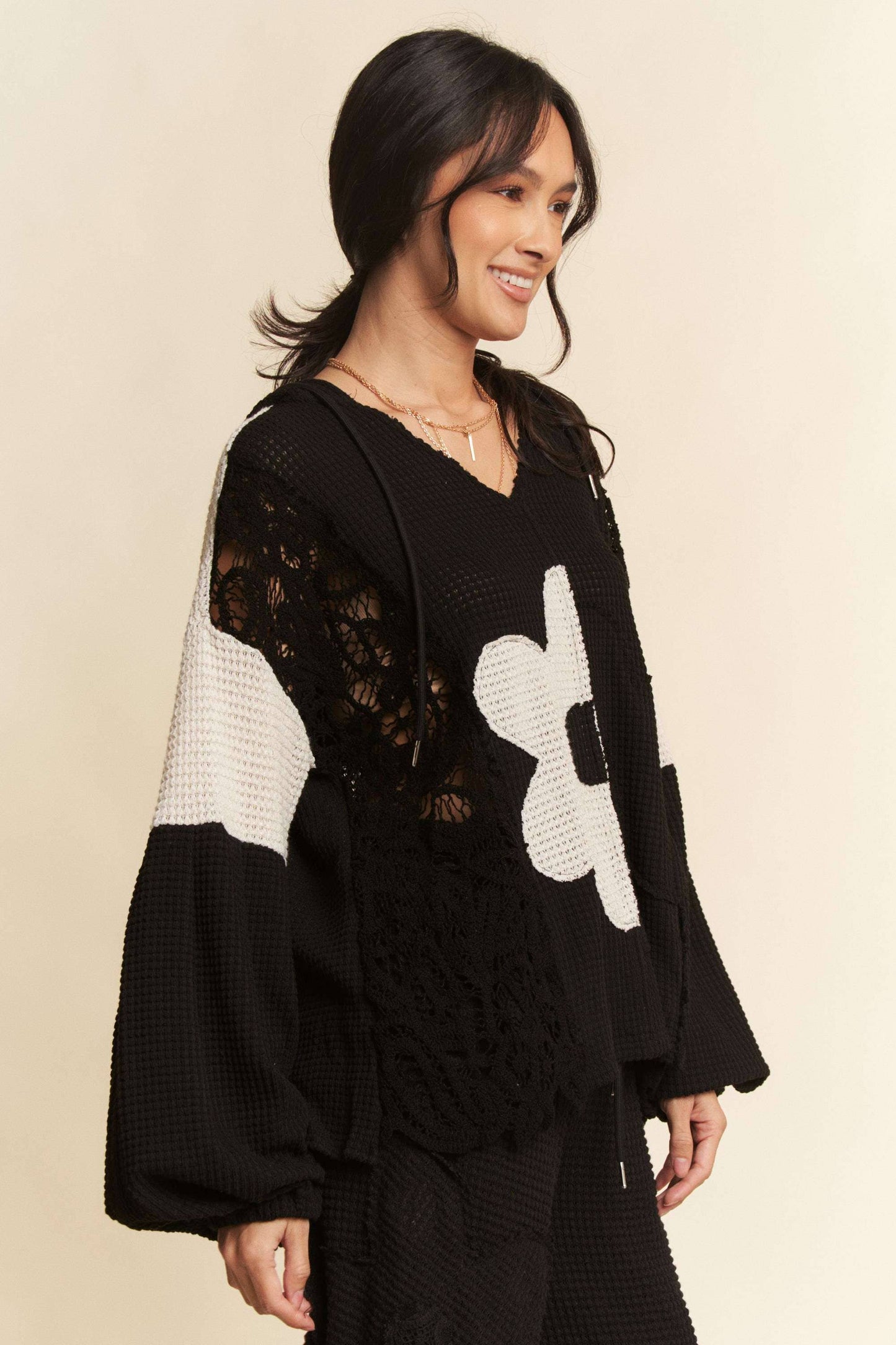 HOODIE OVERSIZED KNNIT TOP WITH FLOWER PATCH