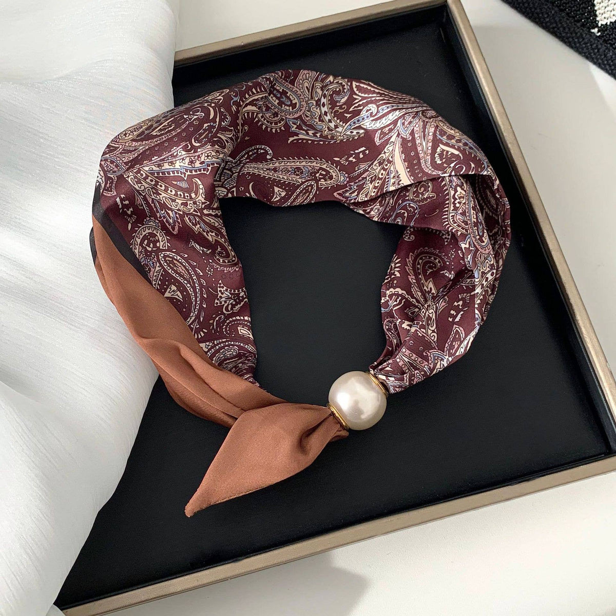 Vintage Print Pearl Magnetic Clasp Scarf