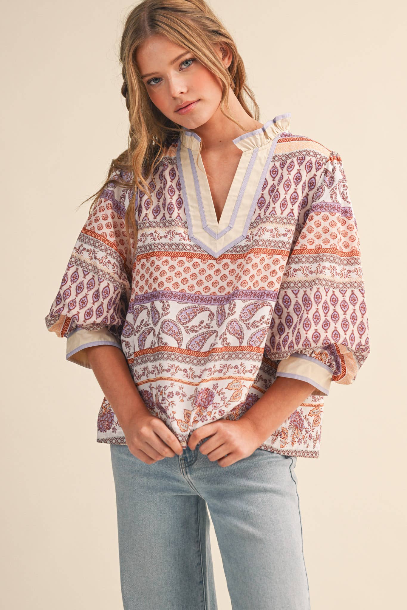 EXCLUSIVE PRINT BUBBLE SLEEVE V NECK TOP