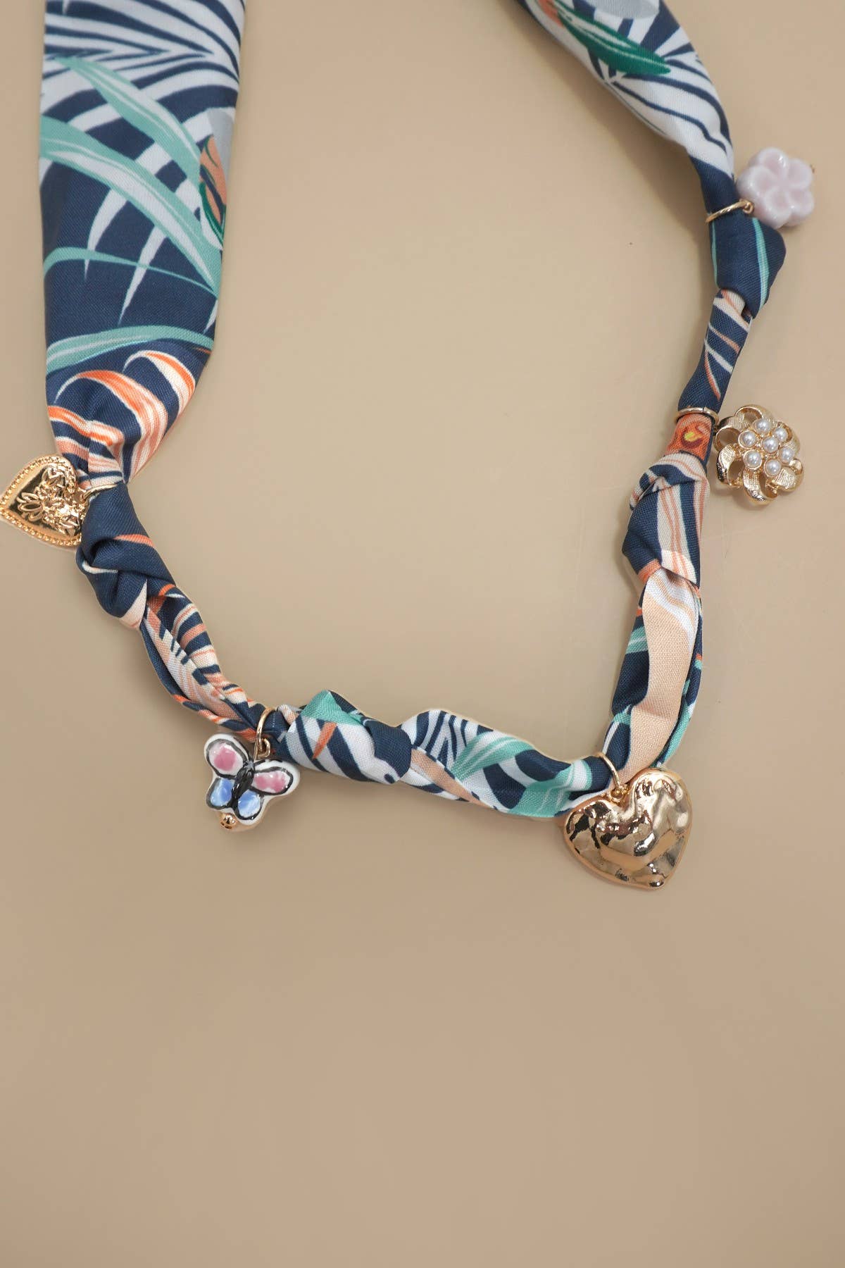 SCARF CHARM NECKLACE-HEART FLOWER CERAMIC FLORAL