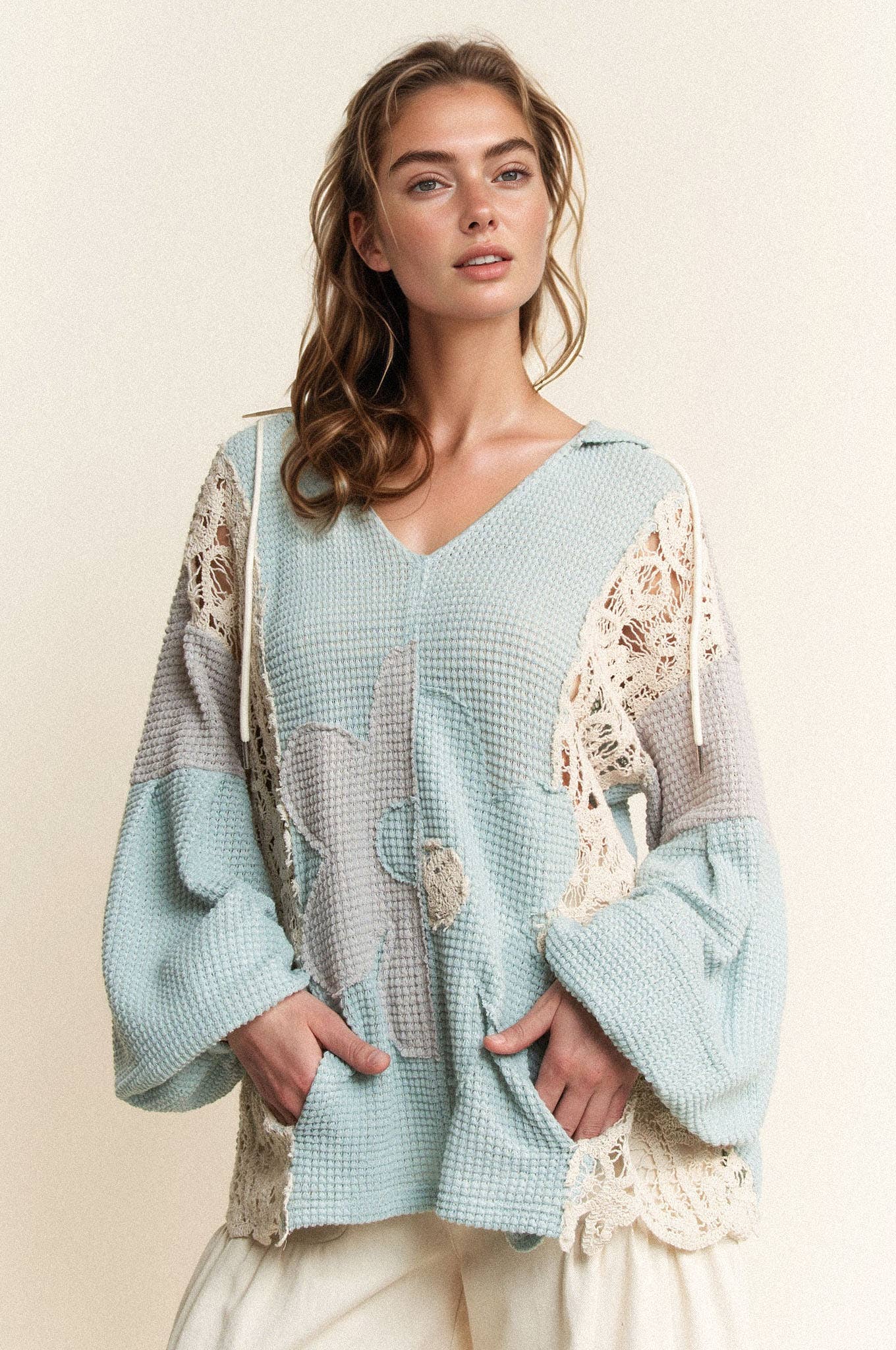 HOODIE OVERSIZED KNNIT TOP WITH FLOWER PATCH
