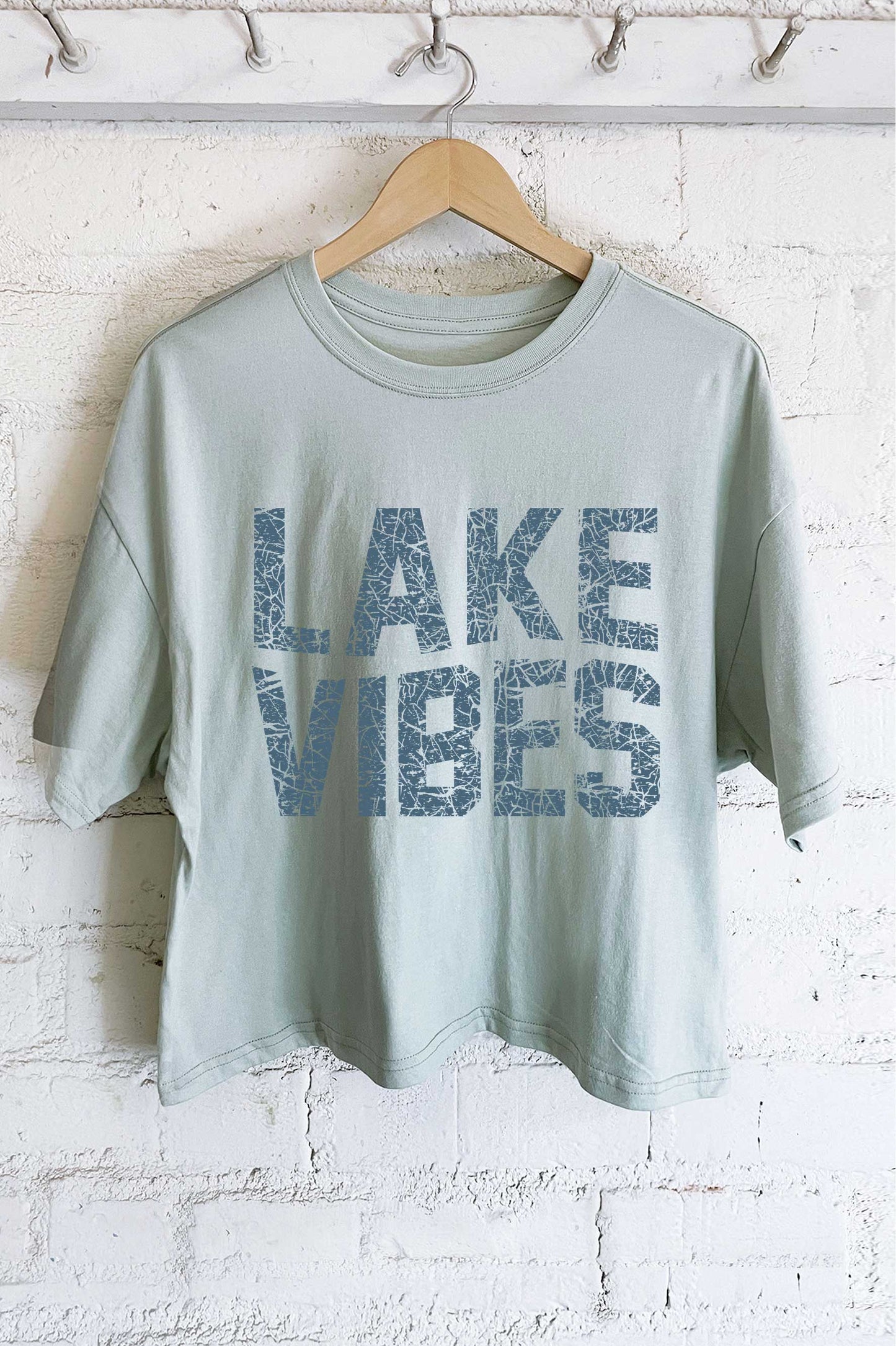 LAKE VIBES GRAPHIC LONG CROP TOP