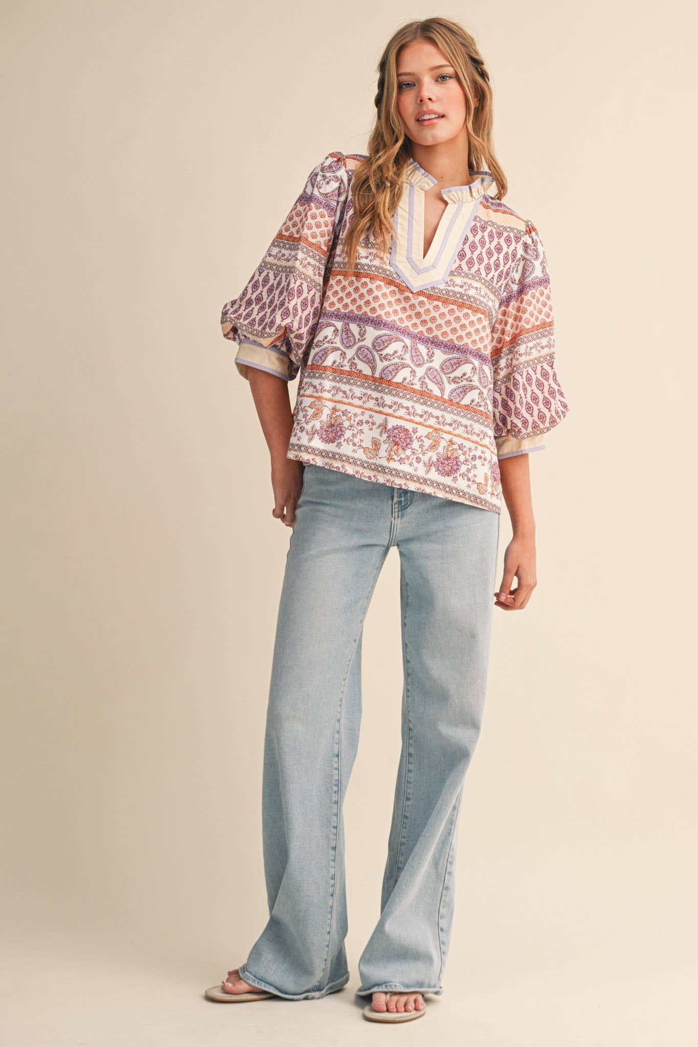 EXCLUSIVE PRINT BUBBLE SLEEVE V NECK TOP