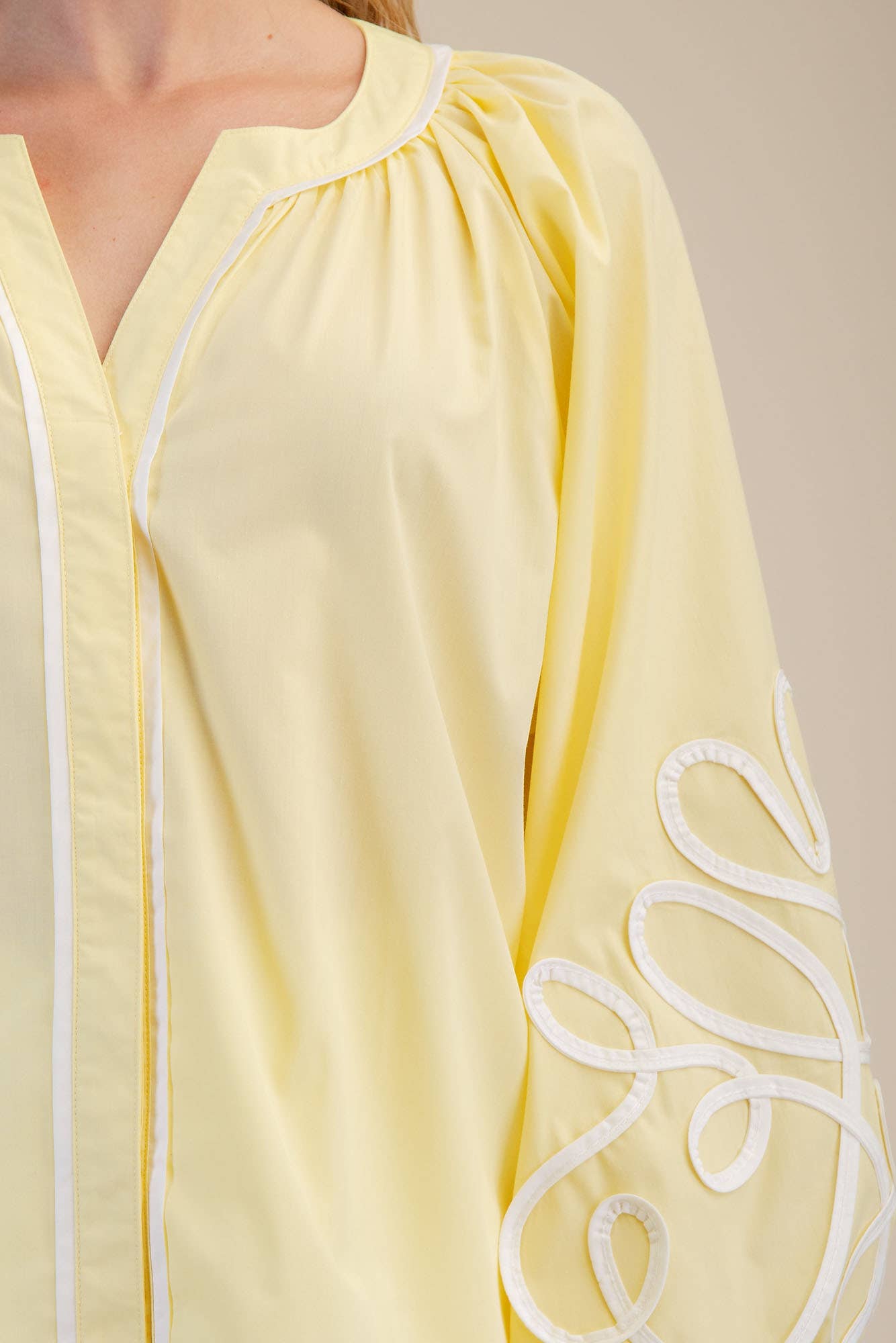 Soutache Contrast Detail Puff Sleeve Blouse