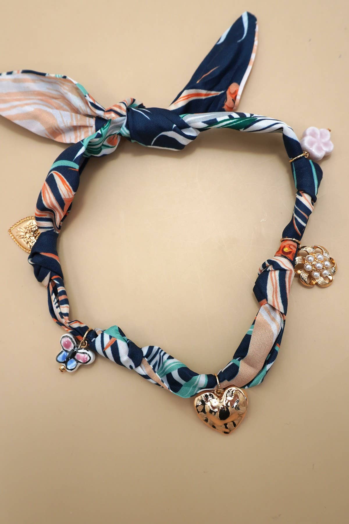SCARF CHARM NECKLACE-HEART FLOWER CERAMIC FLORAL